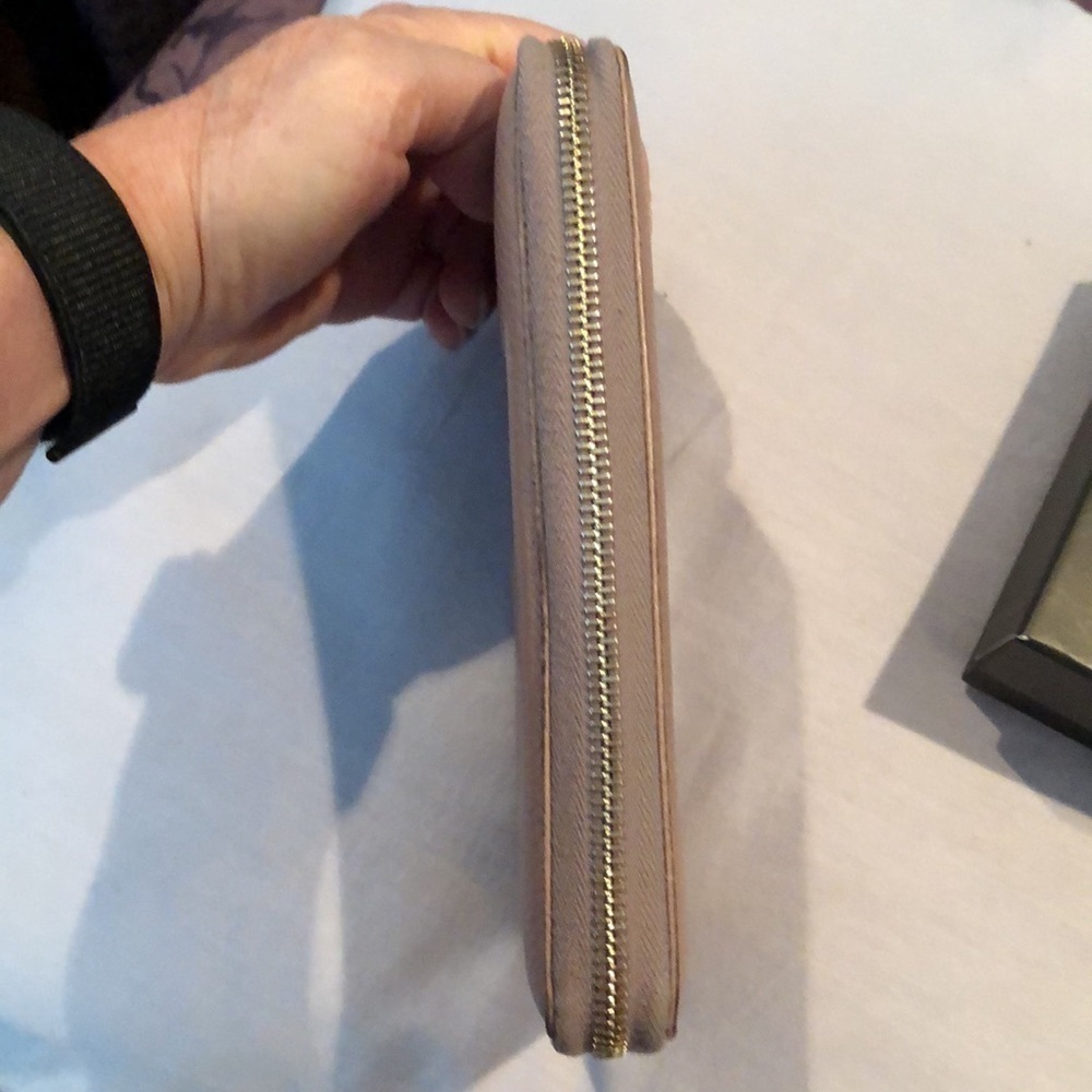 Stunning Gucci Ziparound Wallet in Box - Picture 4 of 7